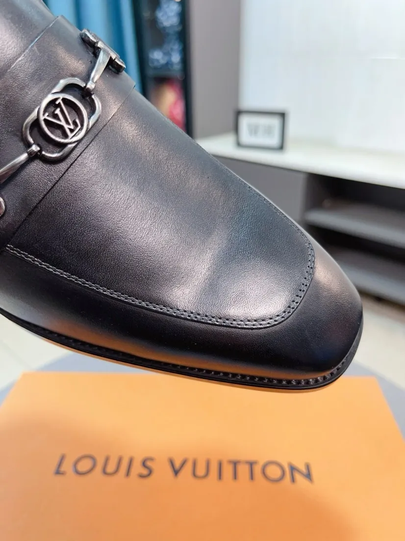 Men's men's shoes 💰500🌸🌸 [Louis Vuitton (LV)] High-end business formal leather shoes 🍀 luxurious and elegant style, both practicality and style, professional focus on details and quality, counter original 1⃣️: 1⃣️ ultra-accurate reproduction 👍🏻! Material: The upper is made of imported original calfskin➕imported Italian cowhide leather. Original anti-slip and wear-resistant outsole! Code number: 38--44 (45 customized)